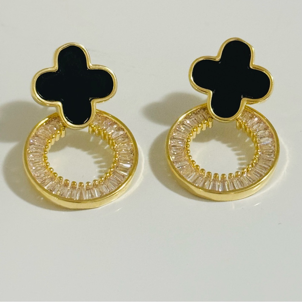 14K Gold Plated Four-leaf Clover Cubic Zirconia Stud Earrings New - Picture 5 of 9
